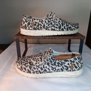 Hey Dude Wendy Cheetah Grey Womens Size 9 Grey White Good Animal Print Loafers